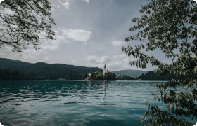 /destinations/1726665617516-lake-2.png